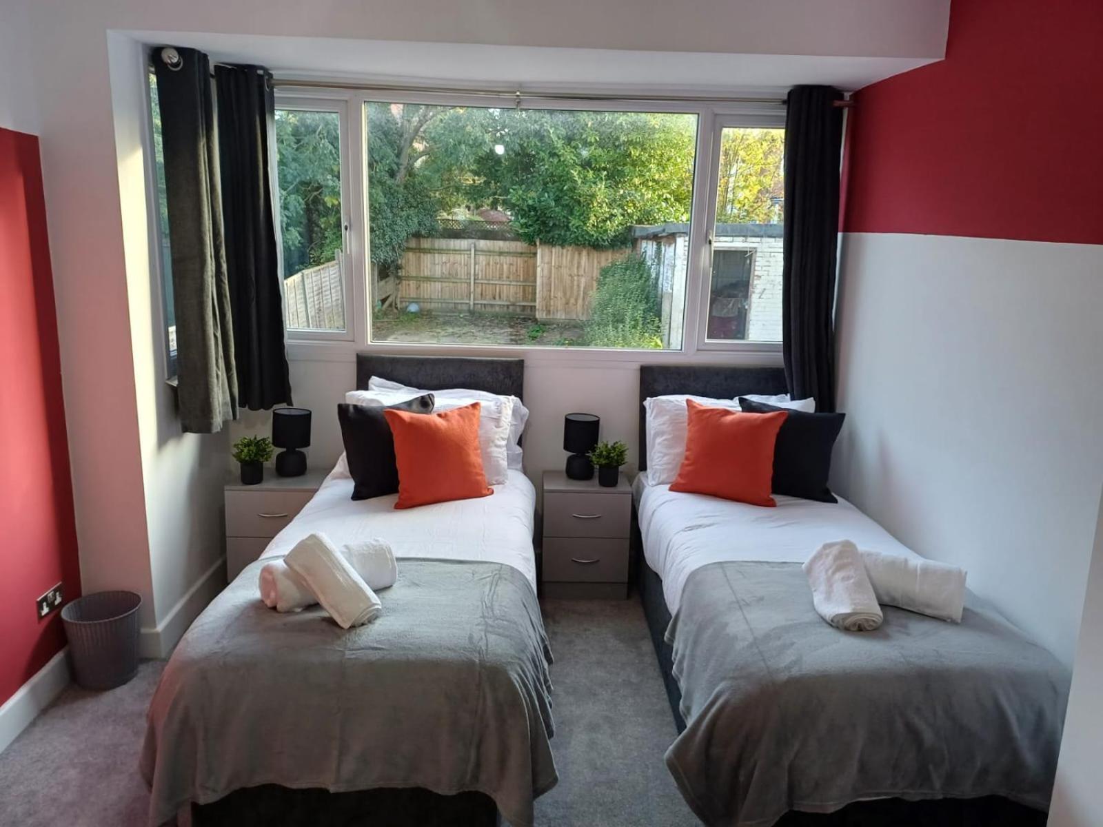 Sheldon House 3 Bed Cosy Home Nr Jlr & Nec Room photo